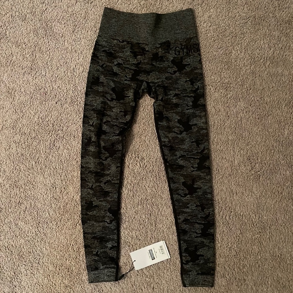 New with tags Black camo gym shark leggings